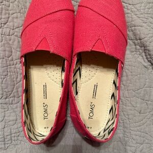 TOMS Women's Vibrant Pink Flats